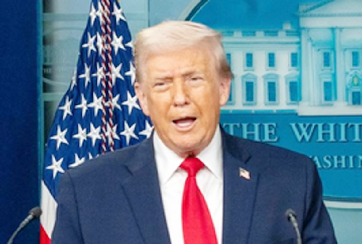 डोनाल्ड ट्रंप ने पुष्टि की कि अमेरिकी नौसेना ईरान की ओर बढ़ रही