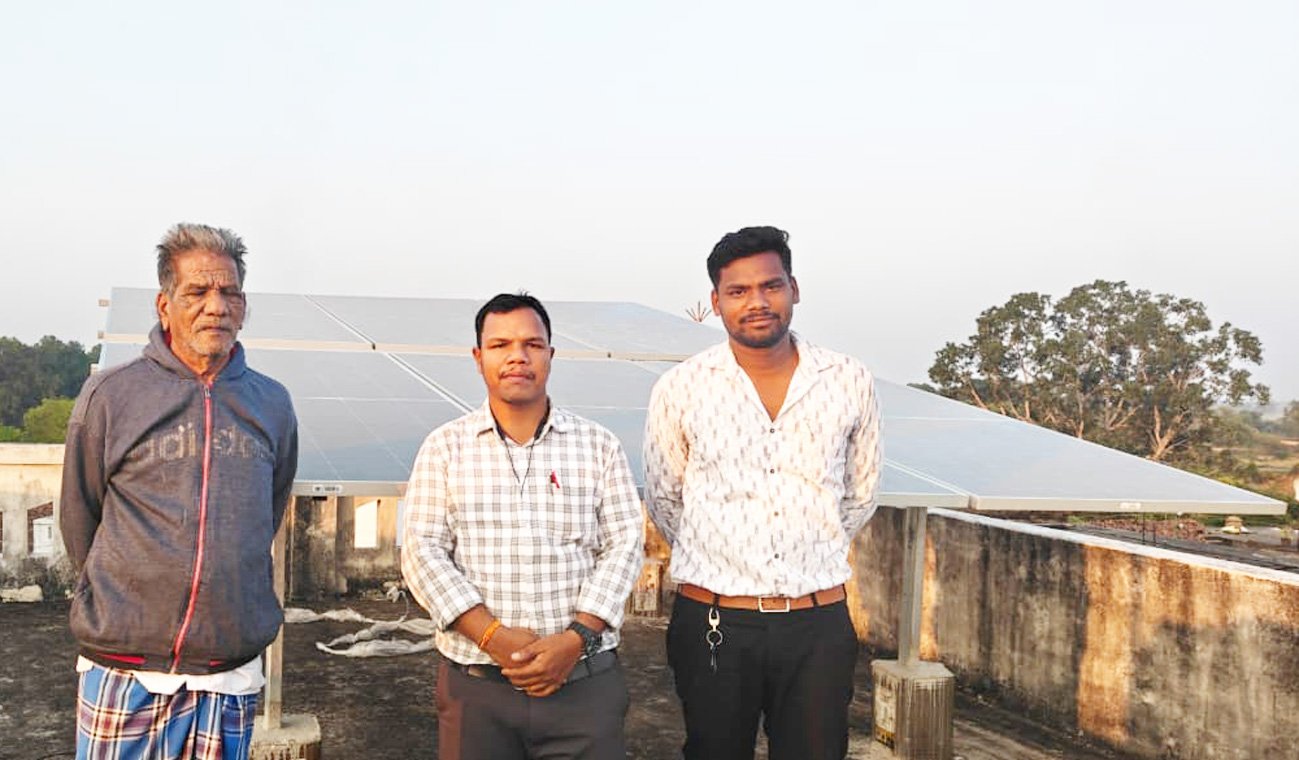 सौर ऊर्जा से रोशन हुआ ढेलू दास का घर : 80 प्रतिशत कम हुआ बिजली बिल