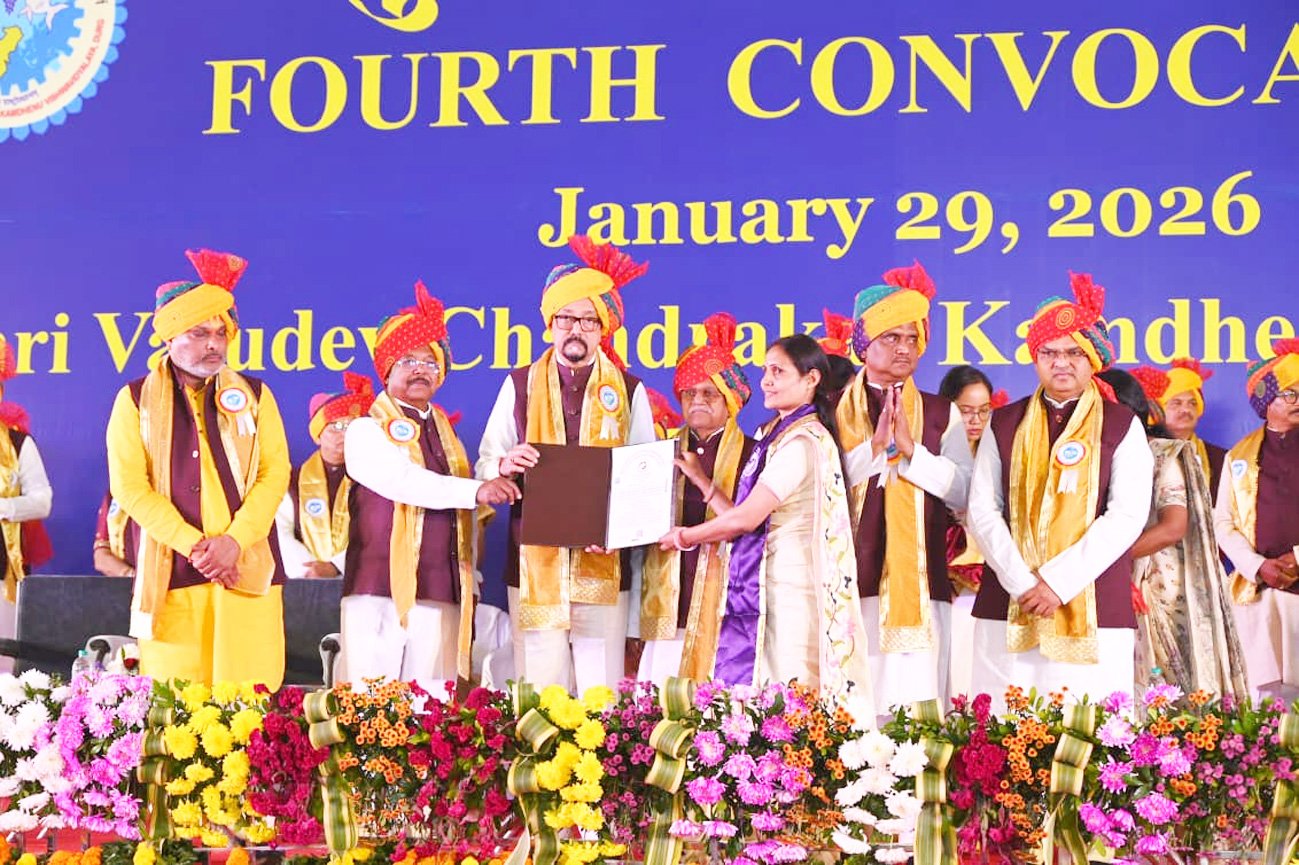दाऊ श्री वासुदेव चन्द्राकर कामधेनु विश्वविद्यालय दुर्ग का चतुर्थ दीक्षांत समारोह संपन्न