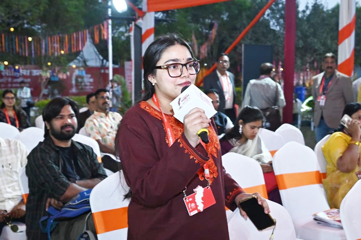 रायपुर साहित्य उत्सव में ओपन माइक से नवीन प्रतिभाओं को मिला सशक्त मंच