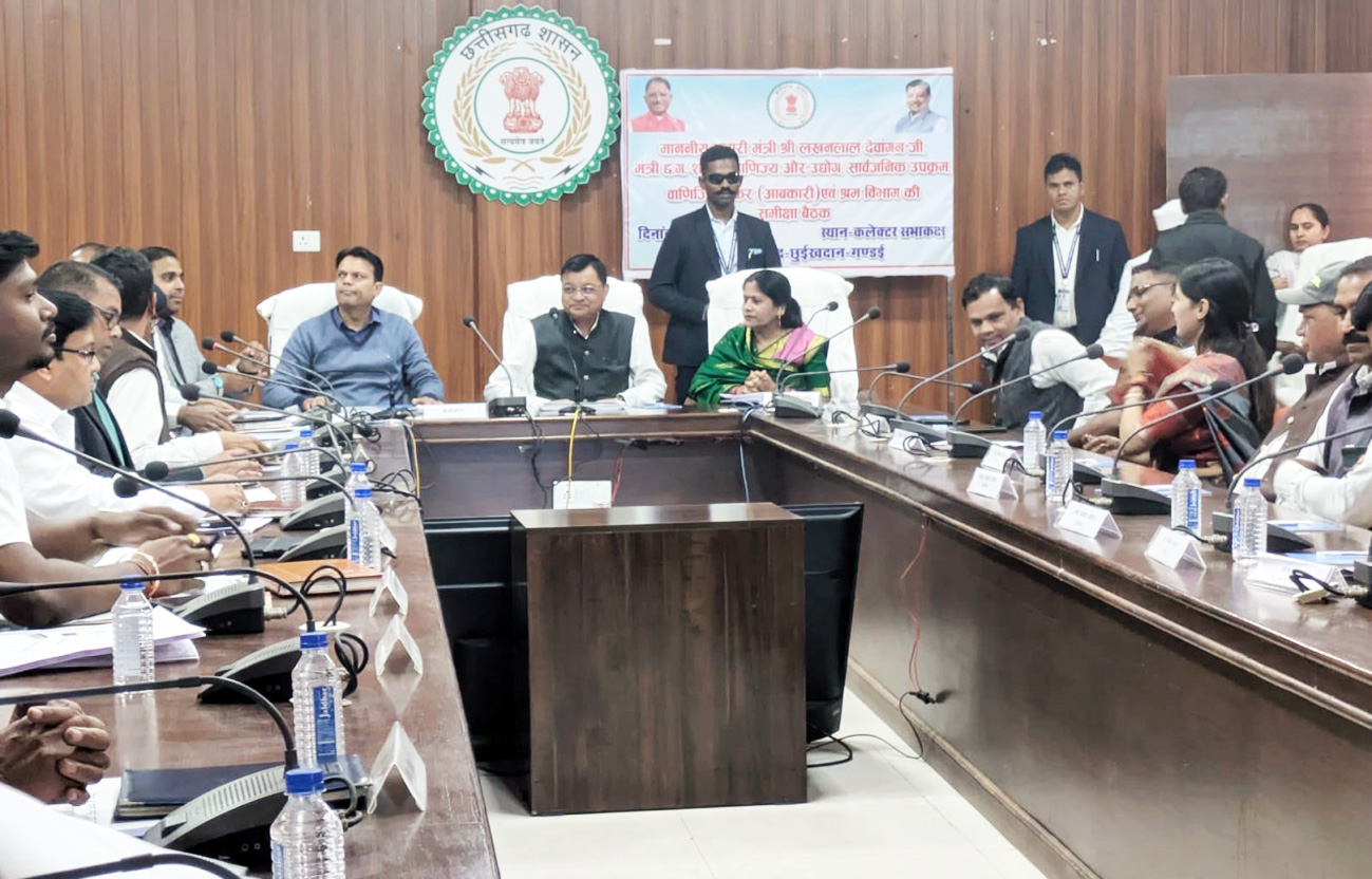 शासन की जनकल्याणकारी योजनाओं का जमीनी स्तर पर हो बेहतर क्रियान्वयन : लखनलाल देवांगन