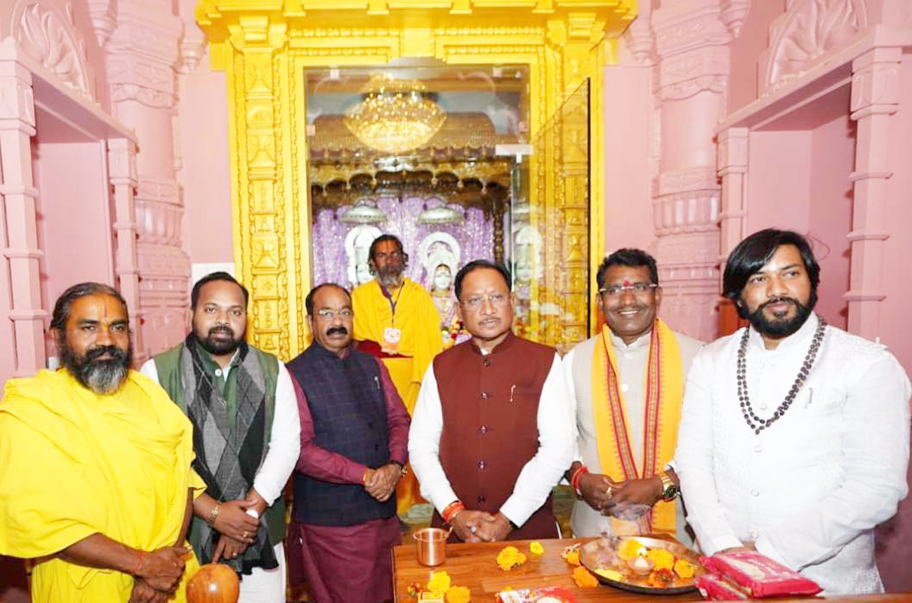 श्रीरामजानकी मंदिर के शिखर पर लहराई धर्मध्वजा, मुख्यमंत्री साय ने प्रदेश की समृद्धि की कामना की