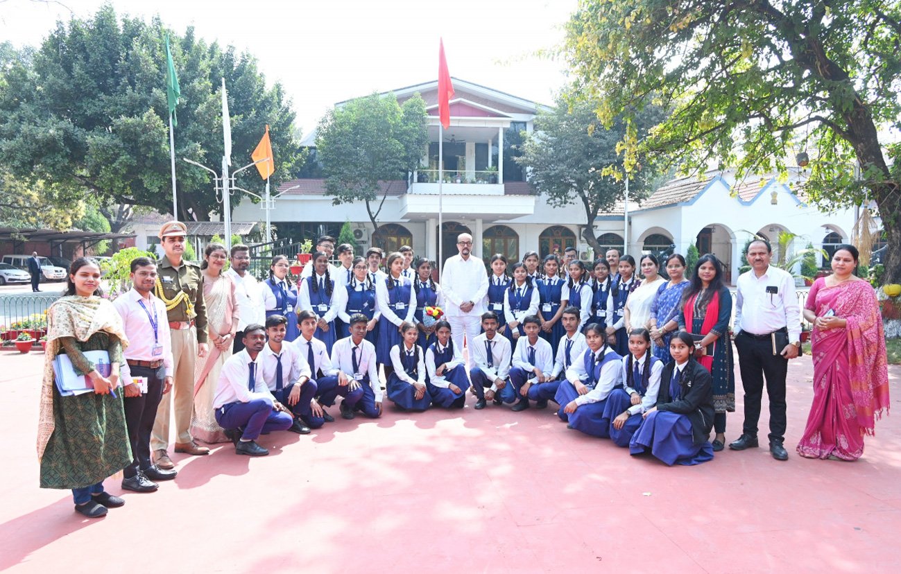 रायपुर मठपारा स्कूल के विद्यार्थियों ने देखा लोकभवन