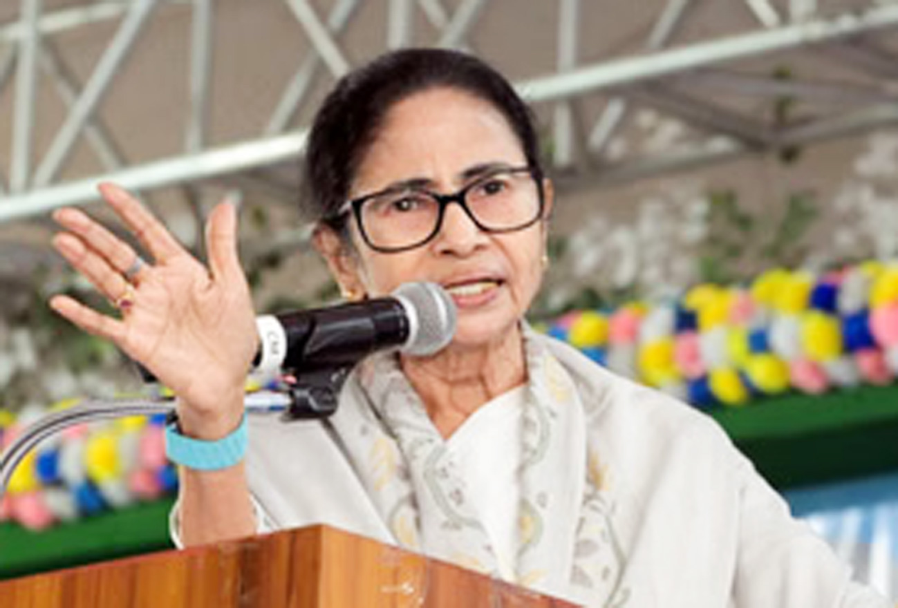'भाजपा आईटी सेल के बनाए मोबाइल एप से SIR करा रहा चुनाव आयोग' : ममता बनर्जी