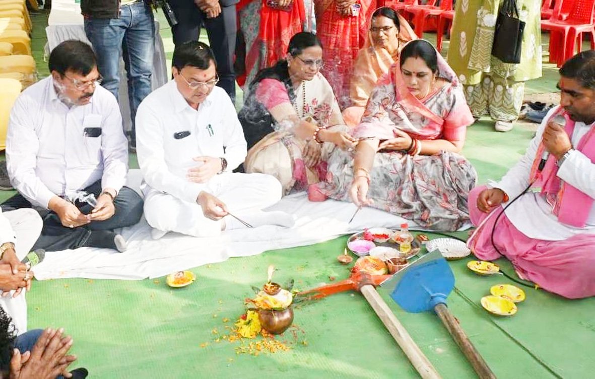 उद्योग मंत्री लखनलाल देवांगन ने किया विकास कार्याे का भूमिपूजन