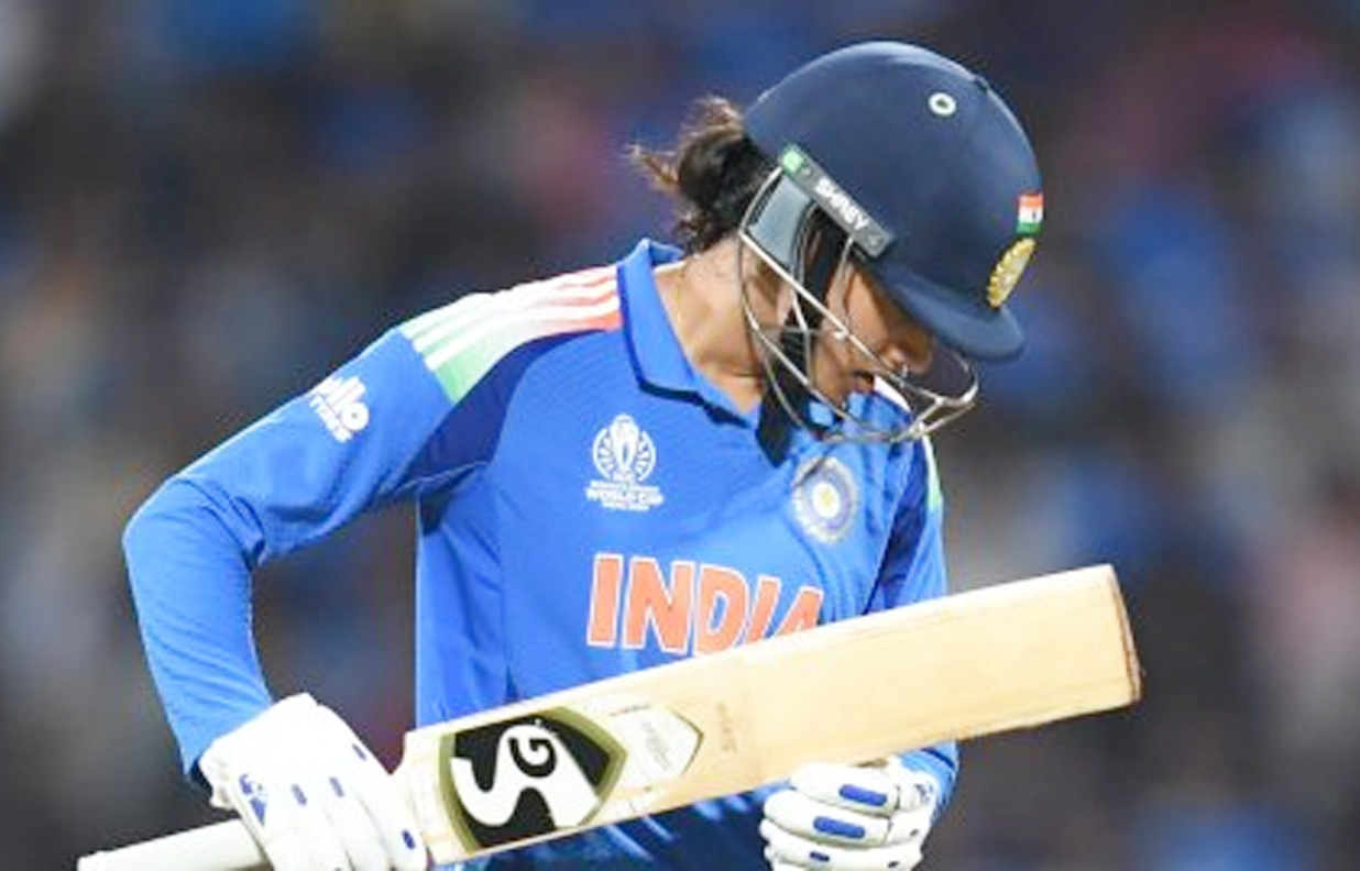वनडे सीरीज : मंधाना-कौर ने लगाए अर्धशतक, मगर भारतीय टीम सिर्फ 214 रन पर ऑलआउट
