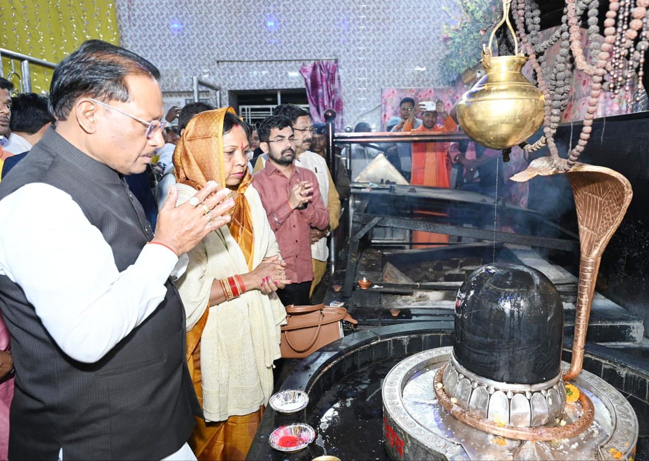 महाशिवरात्रि पर बाबा धाम में मुख्यमंत्री ने की पूजा-अर्चना, 1.20 करोड़ के विकास कार्यों का शिलान्यास