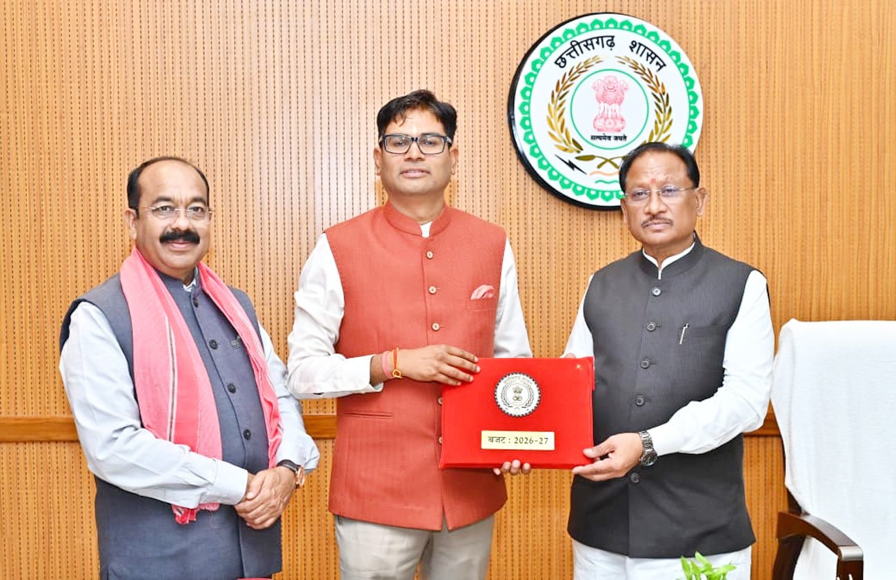 मुख्यमंत्री से वित्त मंत्री चौधरी ने वित्तीय वर्ष 2026-27 का बजट प्रस्तुत करने से पूर्व मुलाकात की