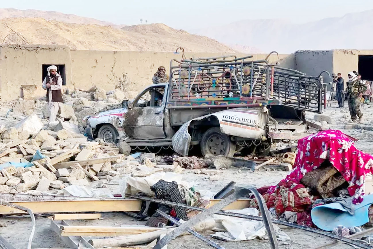 पाकिस्तान ने कई अफ़गान शहरों में हवाई हमले किए, तनाव बढ़ा