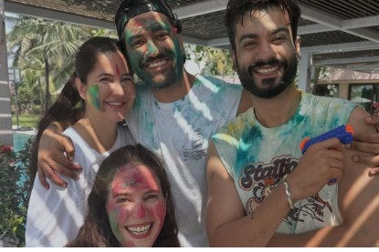 बॉलीवुड सितारों की होली 2026: किसी ने फूलों से खेले रंग, तो किसी ने मनाई पहली होली