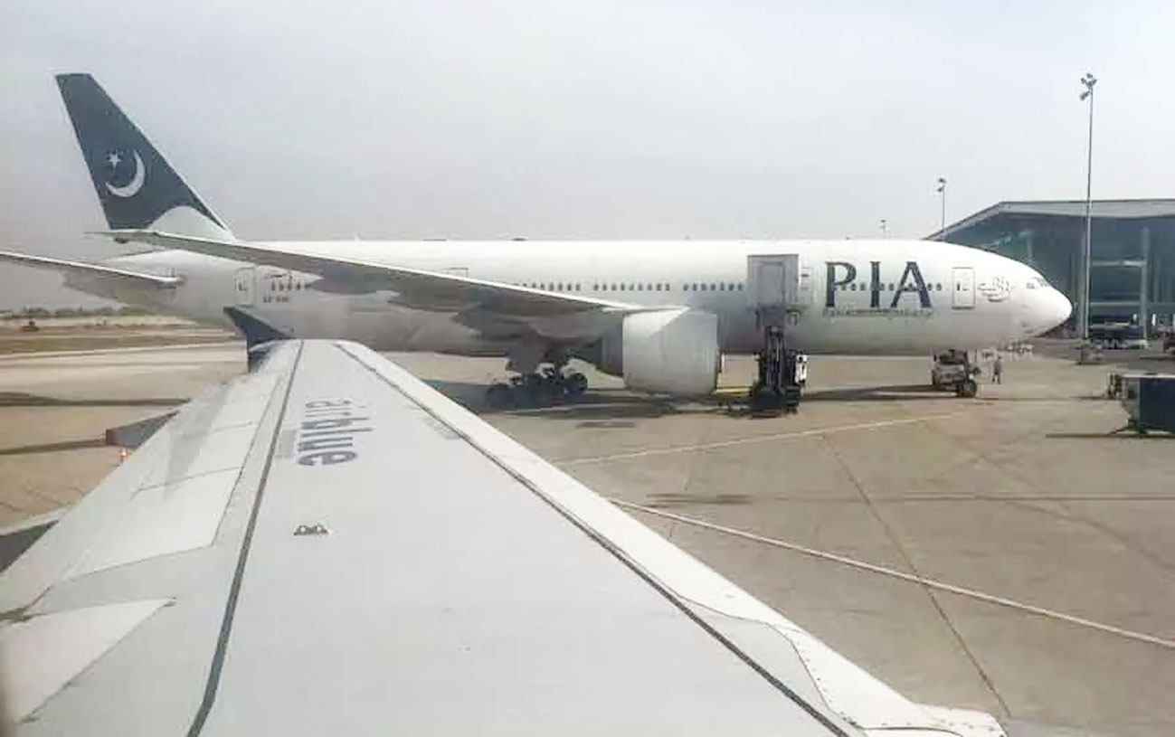 Hormuz जलडमरूमध्य में अवरोध के बीच पाकिस्तान ने ईंधन की कीमतें 200% बढ़ाईं