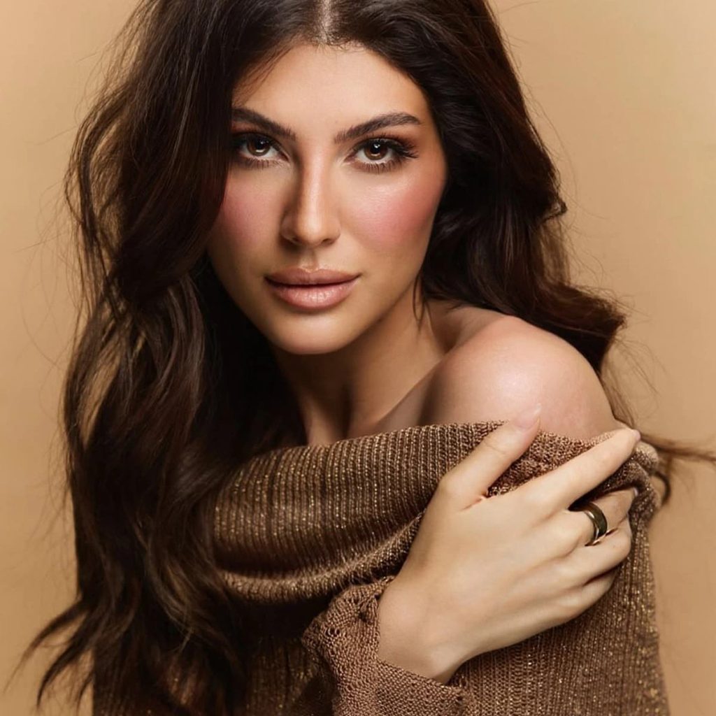       ईरानी-बॉलीवुड अभिनेत्री एलनाज़ नौरोज़ी ने अली खामेनेई की मौत पर जताई खुशी                                      