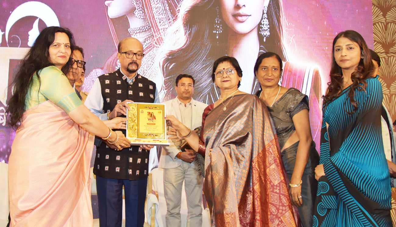 राज्यपाल ने नारी अवार्ड कार्यक्रम में महिलाओं का किया सम्मान