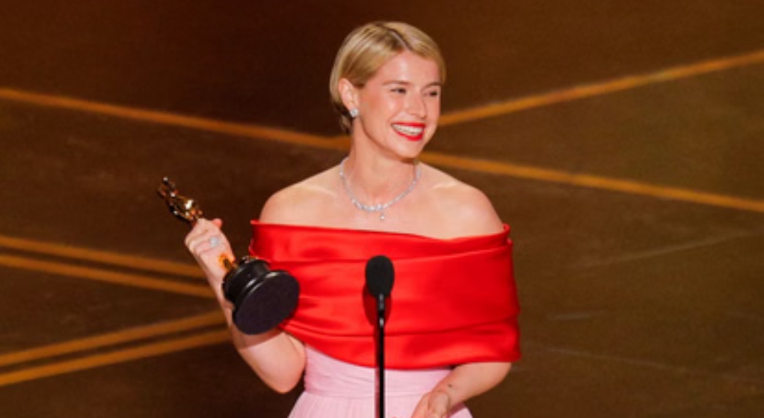  जेसी बकले ने Oscar 2026 में रचा इतिहास — 'Hamnet' के लिए जीता बेस्ट एक्ट्रेस का अवॉर्ड, जानिए कौन हैं यह आयरिश स्टार                                           