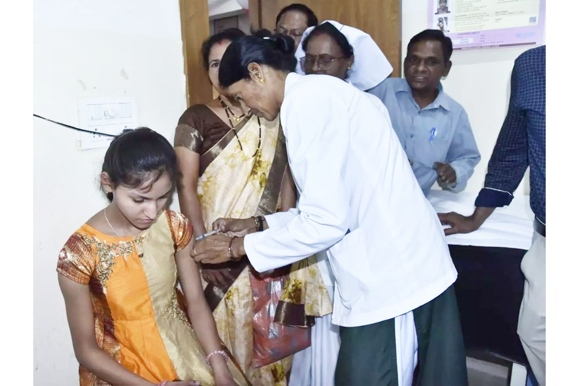 बस्तर में बेटियों के स्वास्थ्य सुरक्षा के लिए ऐतिहासिक कदम, एचपीवी टीकाकरण अभियान का शुभारंभ