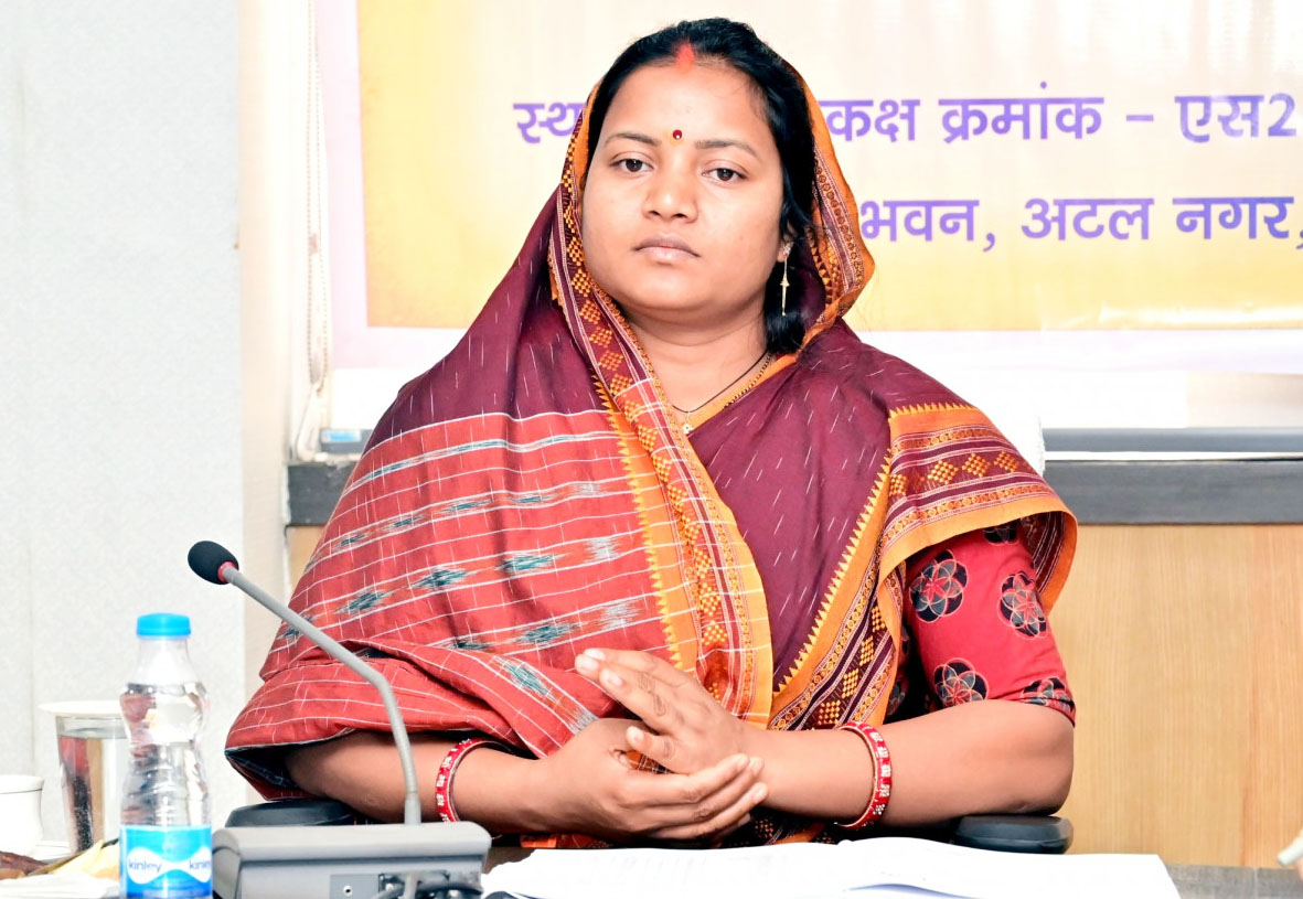 महिलाओं को आर्थिक रूप से स्वावलंबी बनाने के लिए महिला कोष की योजनाओं का विस्तार जरूरी : मंत्री राजवाड़े