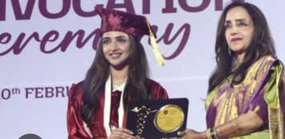 एक्टिंग के साथ MBBS पूरा किया! श्रीलीला बनीं 24 साल की डॉक्टर, DY Patil यूनिवर्सिटी से ग्रेजुएशन                                            