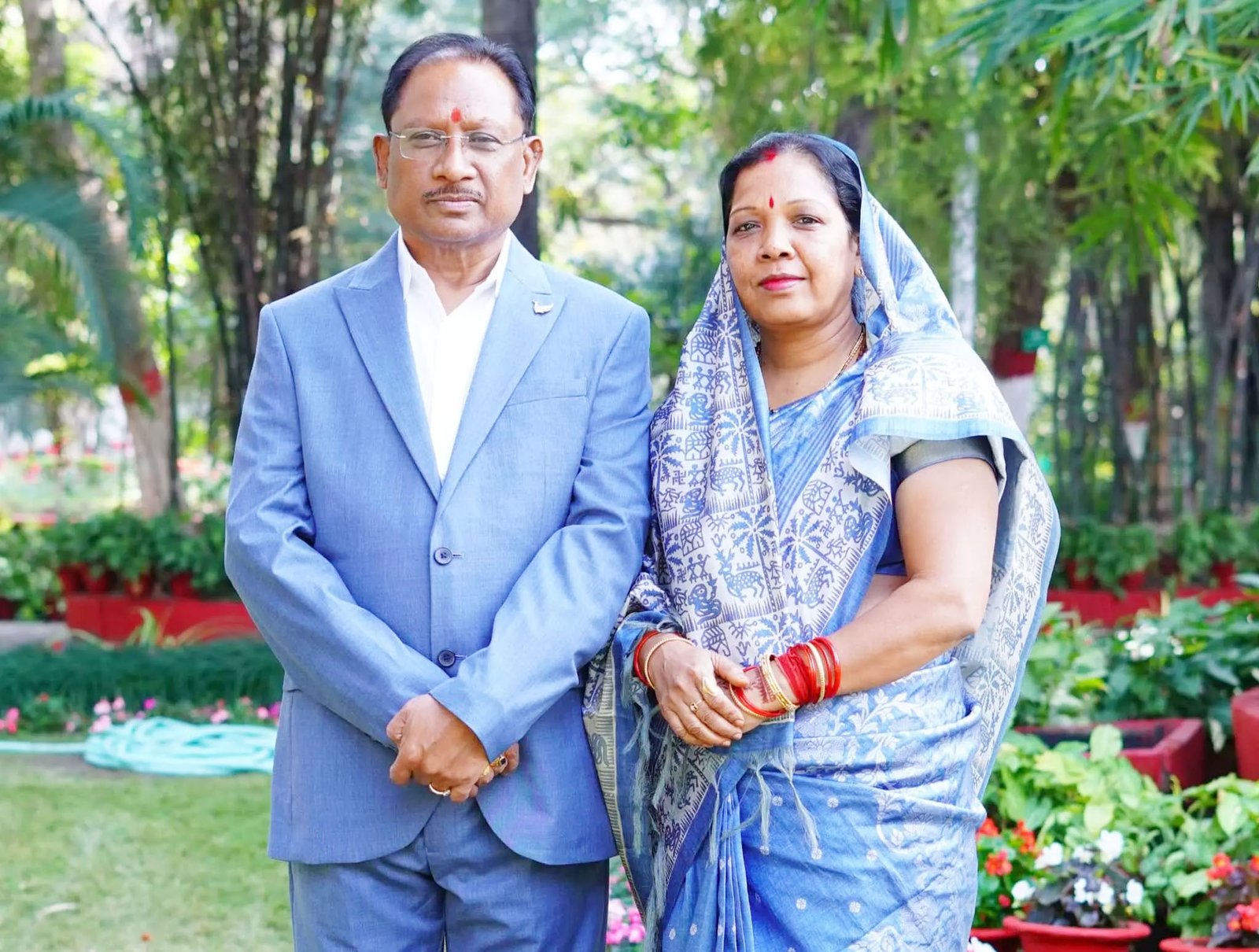 मुख्यमंत्री विष्णुदेव साय ने अपनी पत्नी कौशल्या साय को जन्मदिन की बधाई दी