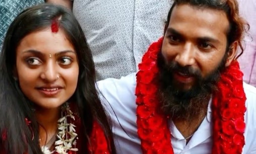 महाकुंभ गर्ल मोनालिसा ने केरल में फरमान खान से रचाई शादी — लव जिहाद के आरोप खारिज