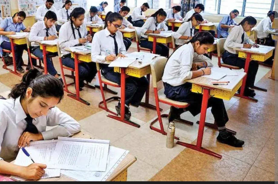   छत्तीसगढ़ स्कूल शिक्षा को 22 हजार 466 करोड़ का बजट — पहली कक्षा से योग-वैदिक गणित, डिजिटल होगी मार्कशीट, 5000 शिक्षकों की भर्ती का ऐलान                                          