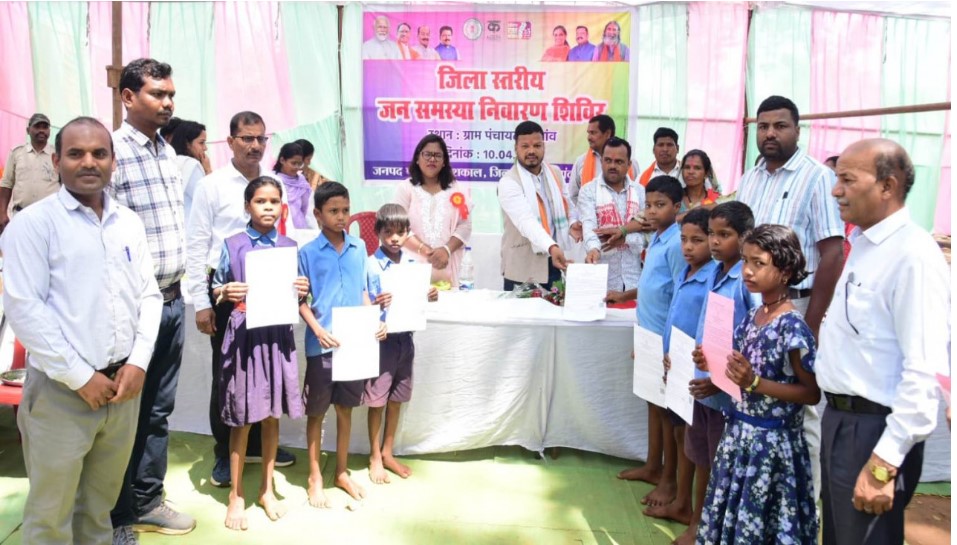 जिले के अंतिम छोर तक पहुंच रही शासन की योजनाएं, चुरेगांव में जनसमस्या निवारण शिविर का आयोजन