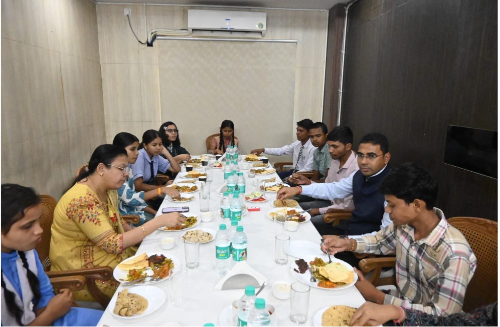 कलेक्टर ने कड़ी मेहनत से लक्ष्य हासिल करने किया प्रेरित, छात्रों ने भी साझा किया अपने अनुभव
