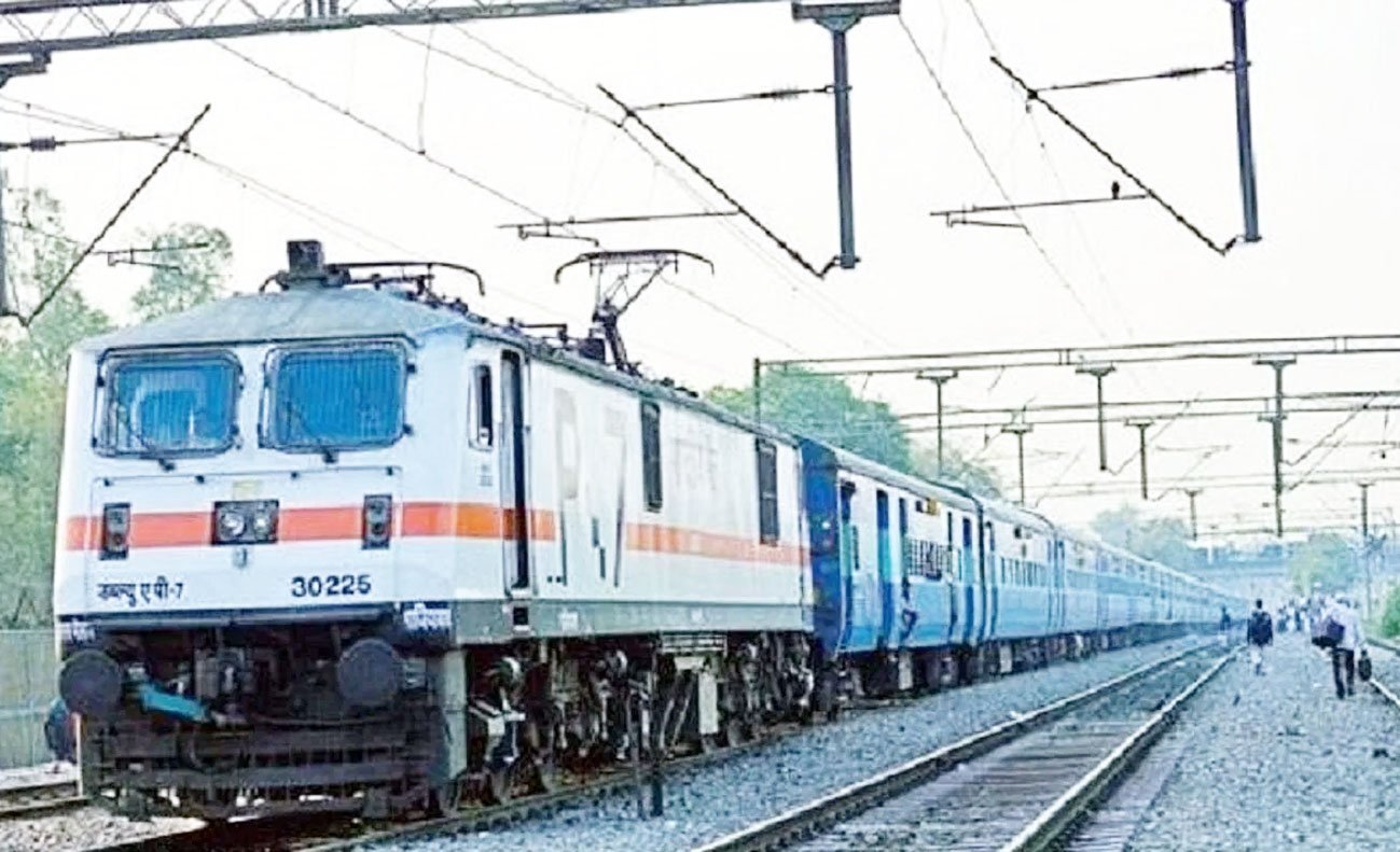 गर्मी में यात्रियों को राहत, निरस्त की गई दर्जन भर ट्रेनों की सेवा हुई बहाल