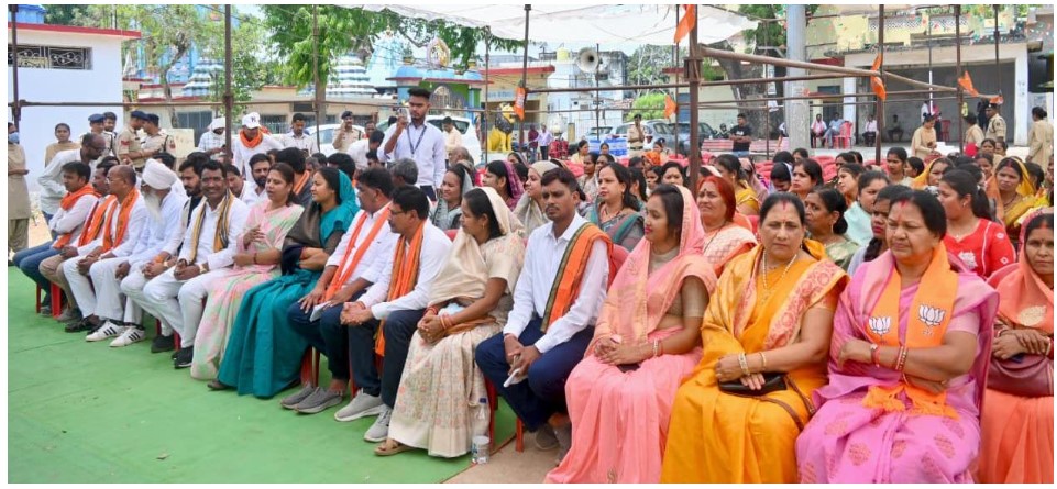 महिला एवं बाल विकास मंत्री लक्ष्मी राजवाड़े ने गरियाबंद में प्रधानमंत्री ‘मन की बात’