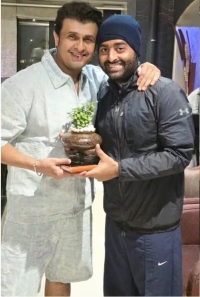 रिटायरमेंट से पहले अरिजीत सिंह ने की सोनू निगम से खास मुलाकात, तस्वीरें वायरल                                            