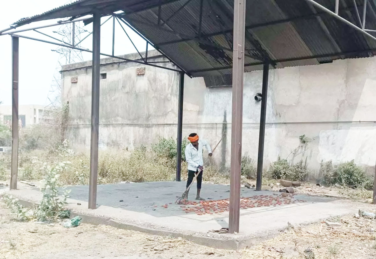 आमासिवनी मोवा मुक्तिधाम में चला विशेष सफाई अभियान