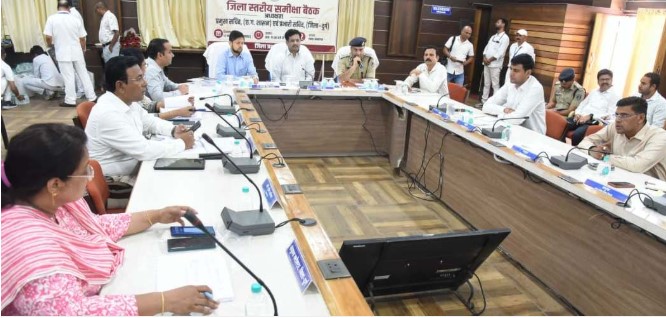 विकसित छत्तीसगढ़ के लिए अनुशासन और संकल्प के साथ कार्य करें अधिकारी-कर्मचारी : प्रभारी सचिव बोरा