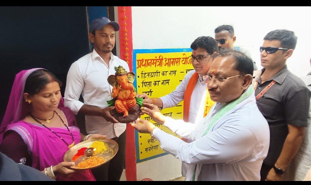 मुख्यमंत्री श्री विष्णुदेव साय ने करहीबाजार के ऐतिहासिक महामाया मंदिर में की पूजा-अर्चना, प्रदेश की खुशहाली के लिए मांगा आशीर्वाद