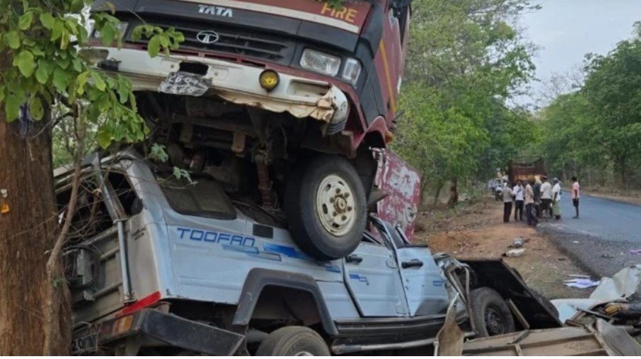 गट्टासिल्ली मोड़ पर पलटा दमकल वाहन, दो की मौत