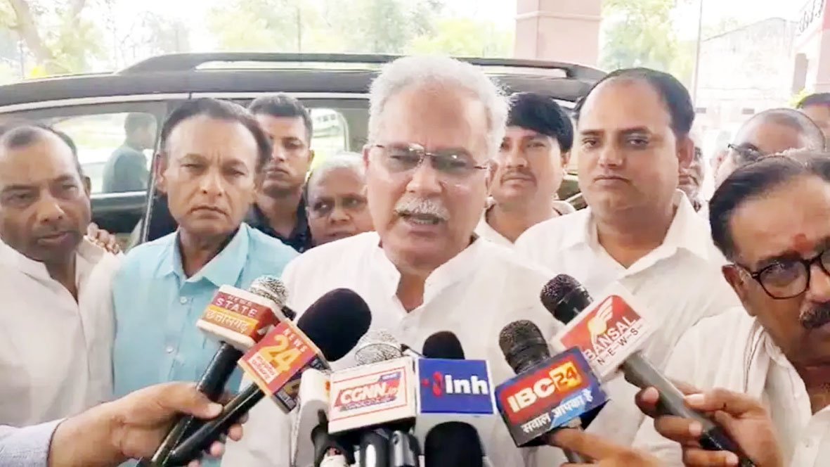 पूर्व मुख्यमंत्री भूपेश बघेल ने बागेश्वर बाबा से की मांग