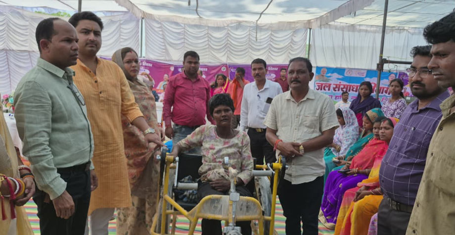 सुशासन तिहार 2026: सिमडा शिविर में सुगंथी तिर्की को मिला ट्राइसाइकिल