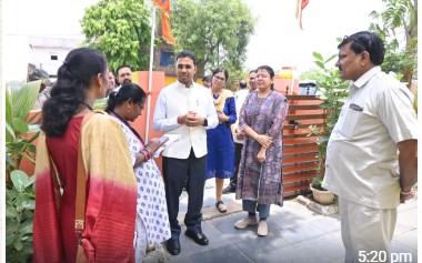 कलेक्टर ने प्रगणक बन कर किया डिजिटल जनगणना का निरीक्षण, लोगों को दी डाटा गोपनीयता की गारंटी