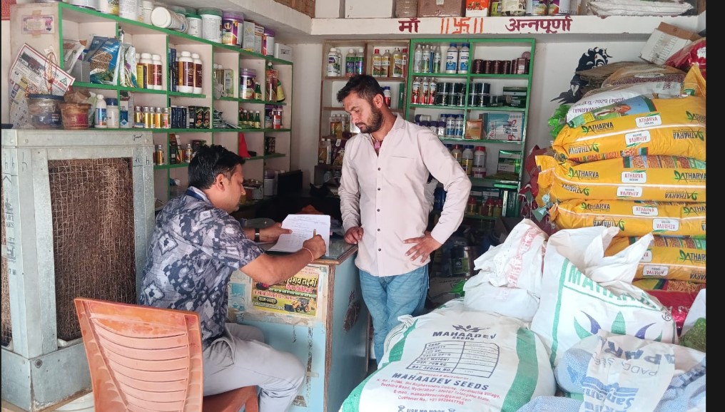 कृषि विभाग की कार्रवाई,17 बॉटल नैनो यूरिया जब्त,समिति सहित 4 कृषि केन्द्रों को नोटिस
