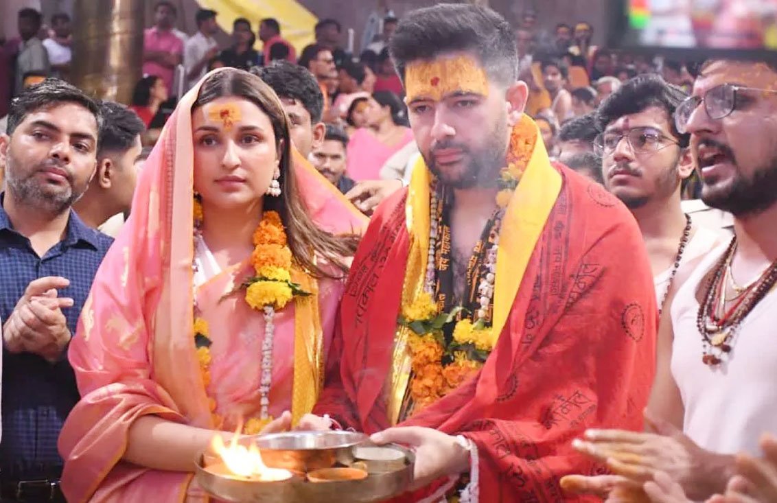 राघव चड्ढा संग महाकाल के दरबार पहुंचीं परिणीति चोपड़ा
