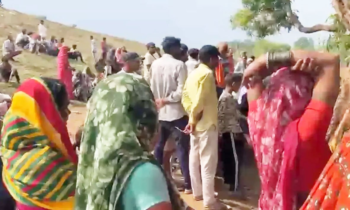 आम पेड़ के नीचे बारिश से बच रहा था किसान, आकाशीय बिजली गिरने से मौत