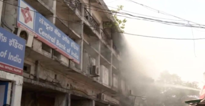 बॉम्बे मार्केट स्थित सेंट्रल बैंक ऑफ इंडिया के जोनल ऑफिस में लगी भीषण आग, कई महत्वपूर्ण दस्तावेज जलकर खाक