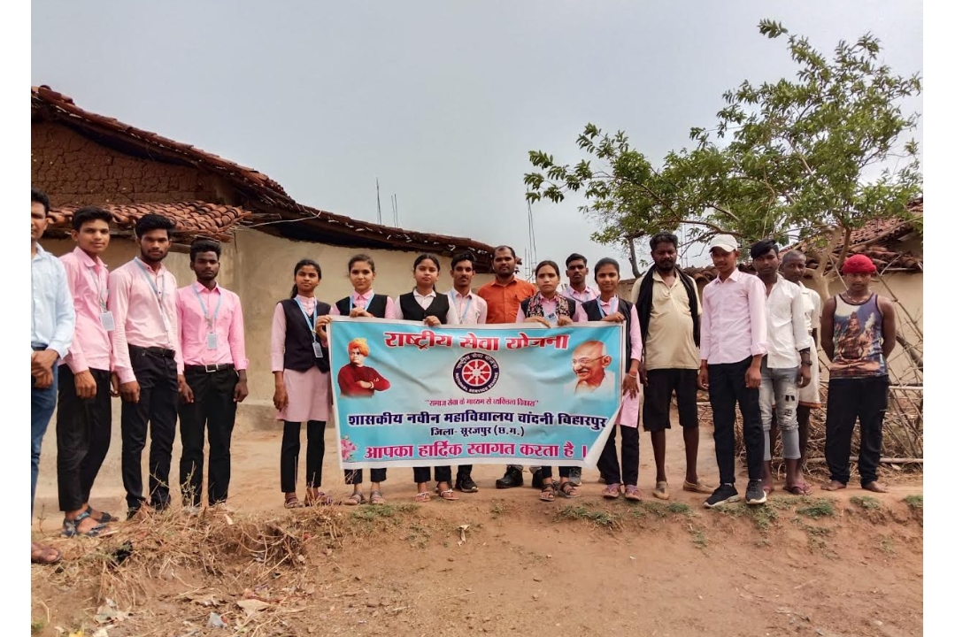 पण्डो बस्ती पहुंचे एनएसएस के स्वयंसेवक, जनजातीय परिवारों की समस्याओं का किया सर्वेक्षण