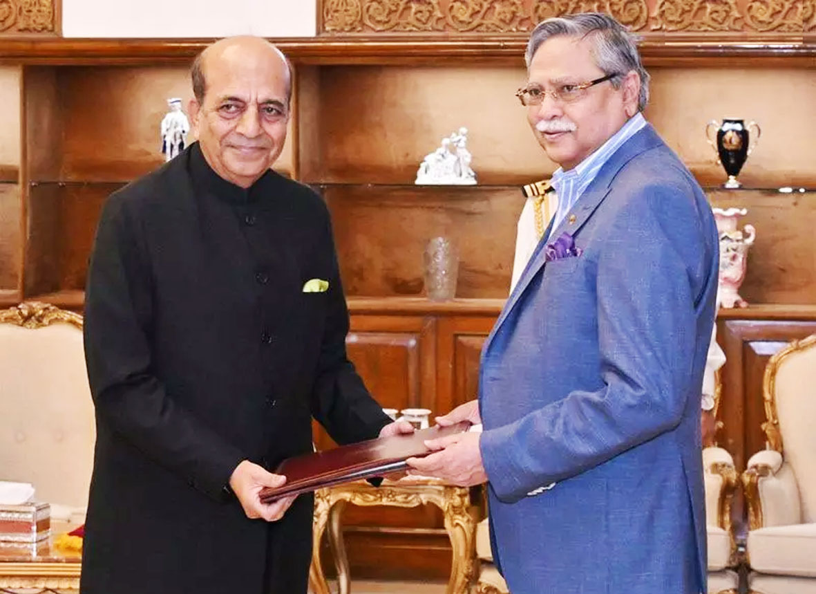 भारत के नए उच्चायुक्त दिनेश त्रिवेदी ने बांग्लादेश के राष्ट्रपति को सौंपा परिचय पत्र