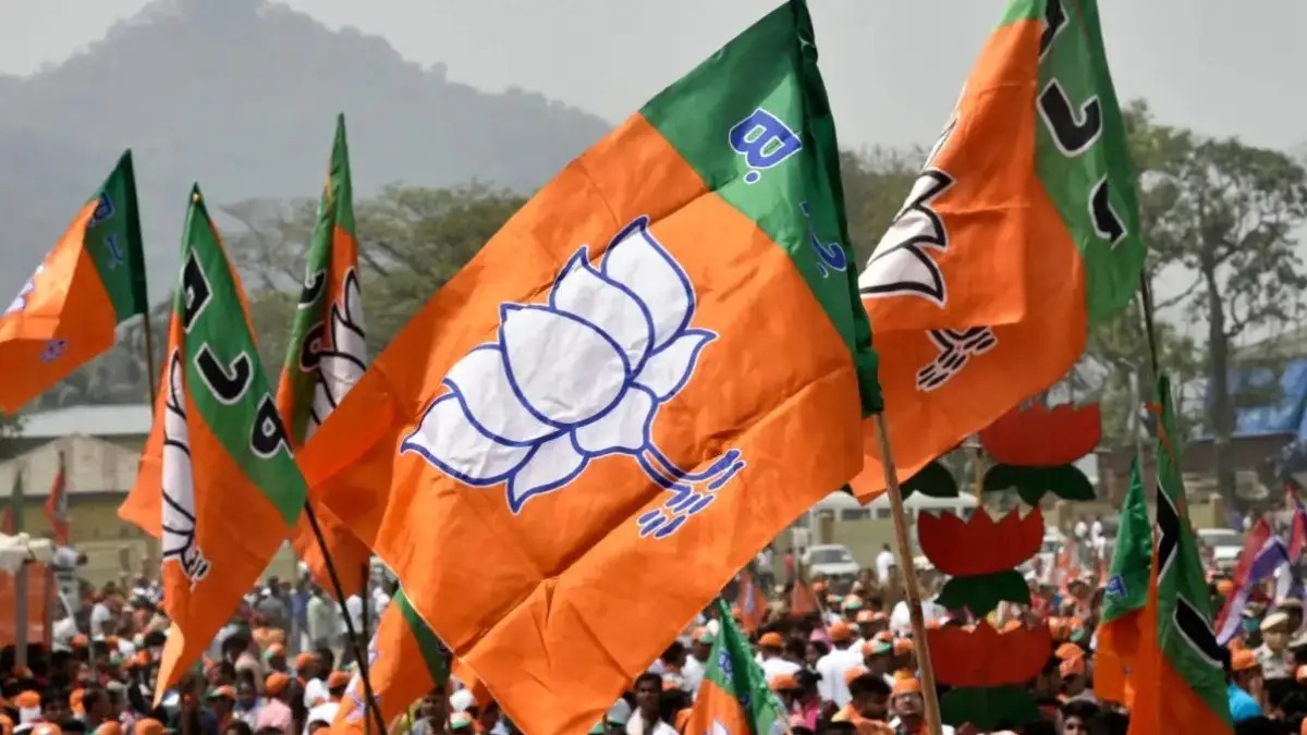 डोंगरगढ़ में भाजपा को बड़ा राजनीतिक झटका, 111 नेताओं ने दिया सामूहिक इस्तीफा 