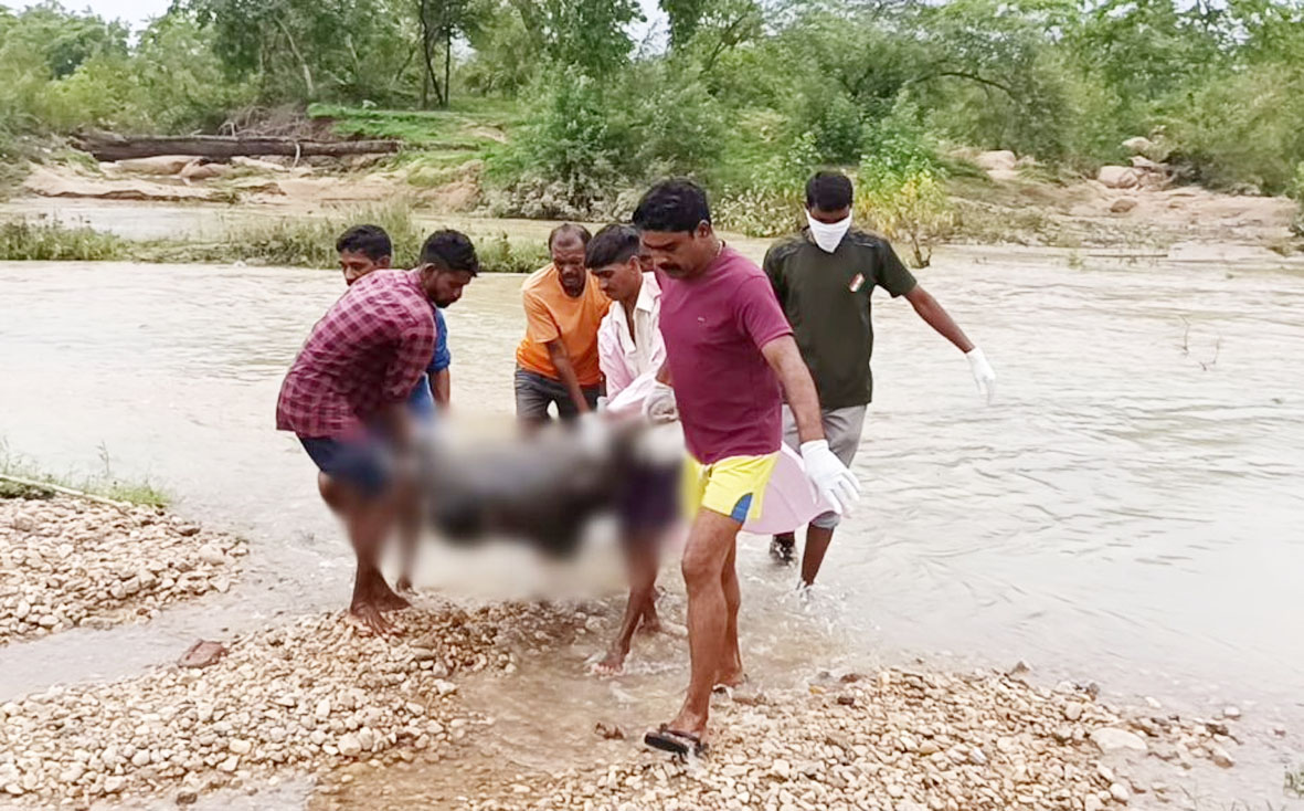उफनते नाले में बहा ग्रामीण, 48 घंटे बाद मिला शव