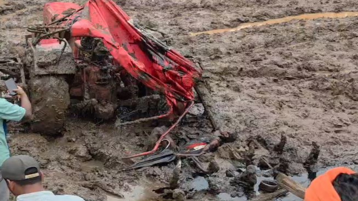 सरगुजा में दर्दनाक हादसा: खेत की जुताई के दौरान पलटा ट्रैक्टर, चालक की मौत