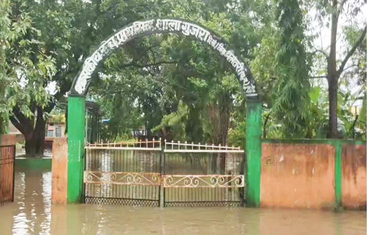 बारिश से जनजीवन प्रभावित, स्कूलों में पानी भरने से छुट्‌टी घोषित