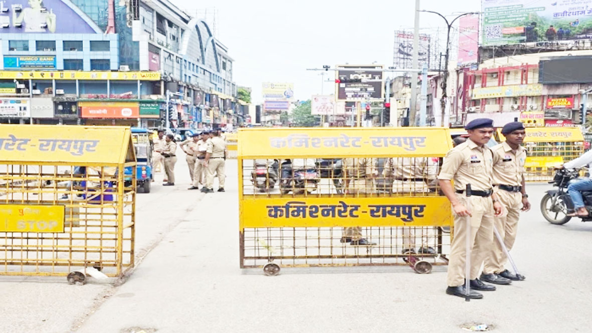 रायपुर में पुलिस का विशेष चेकिंग अभियान, बिना नंबर प्लेट वाले वाहनों पर सख्ती