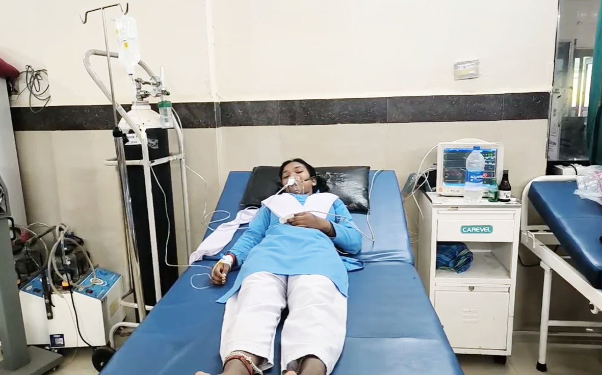 स्कूल में अचानक बेहोश हो गईं कई छात्राएं, एक की हालत गंभीर