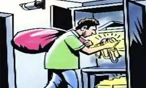 धमतरी में विधवा महिला के घर चोरी, धान बेचकर रखे 28 हजार रुपये लेकर फरार हुए चोर