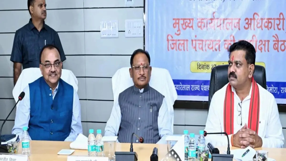 जिला पंचायत CEO समीक्षा बैठक : सीएम साय ने कहा- अंतिम व्यक्ति तक पहुंचे सरकारी योजनाओं का लाभ